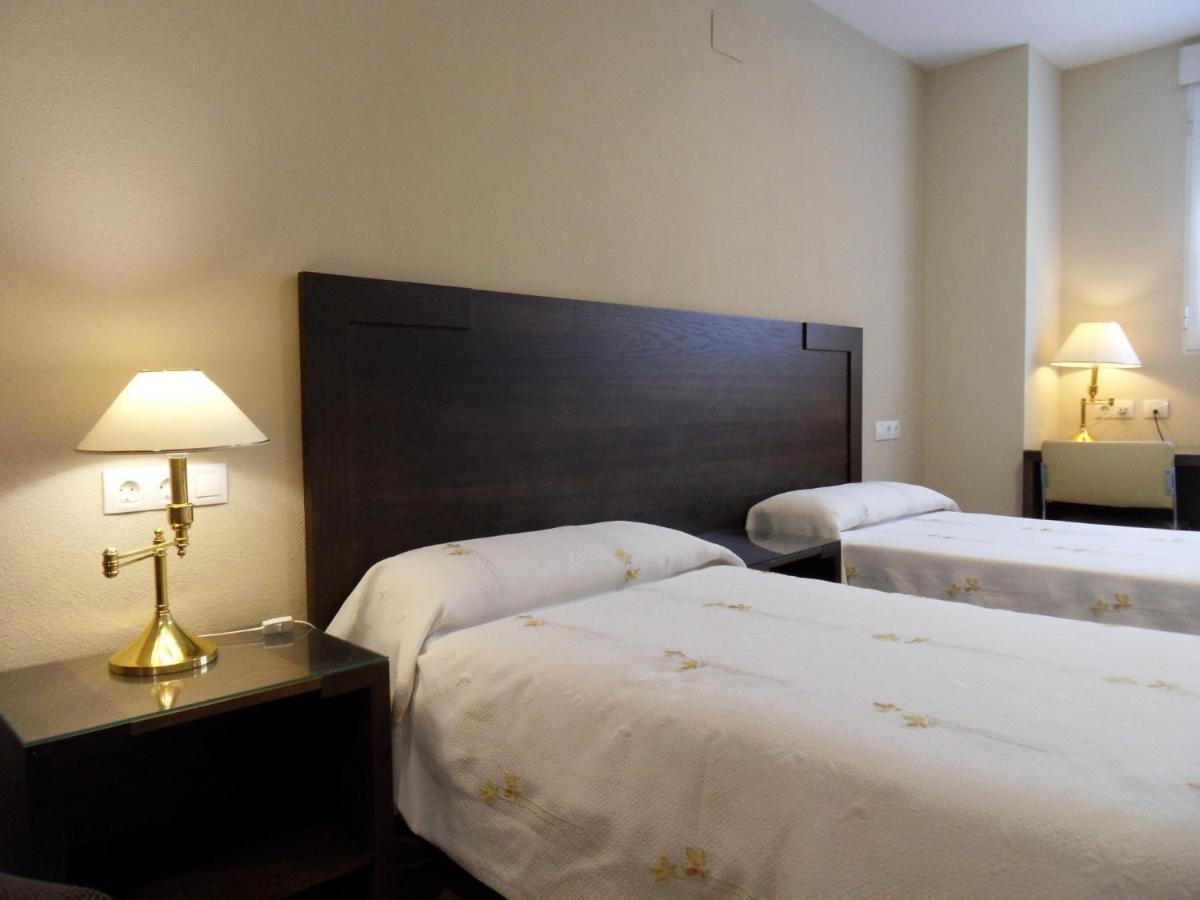 Hostal El Estudio Almansa Bagian luar foto