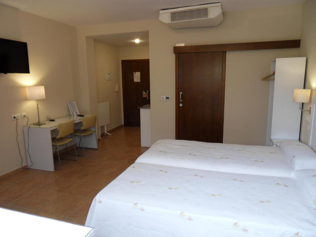 Hostal El Estudio Almansa Bagian luar foto