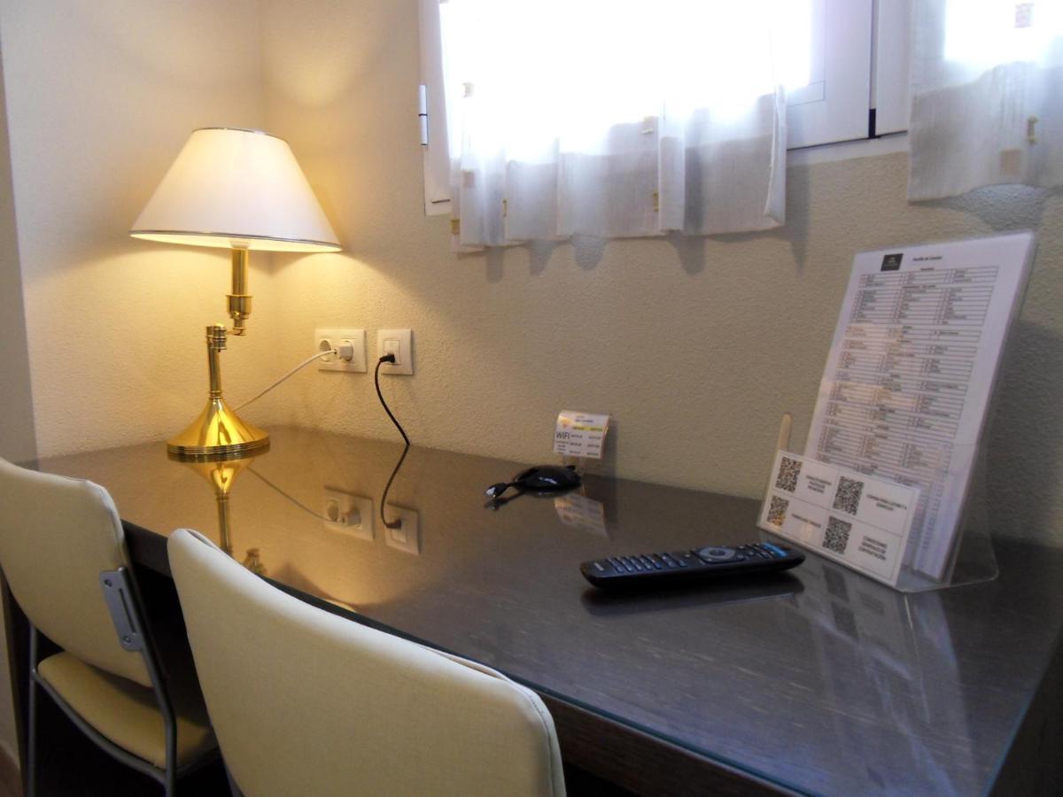 Hostal El Estudio Almansa Bagian luar foto