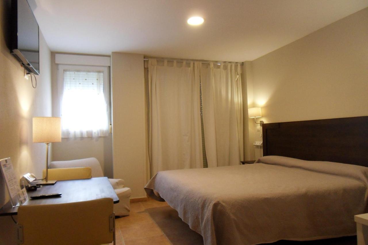 Hostal El Estudio Almansa Bagian luar foto