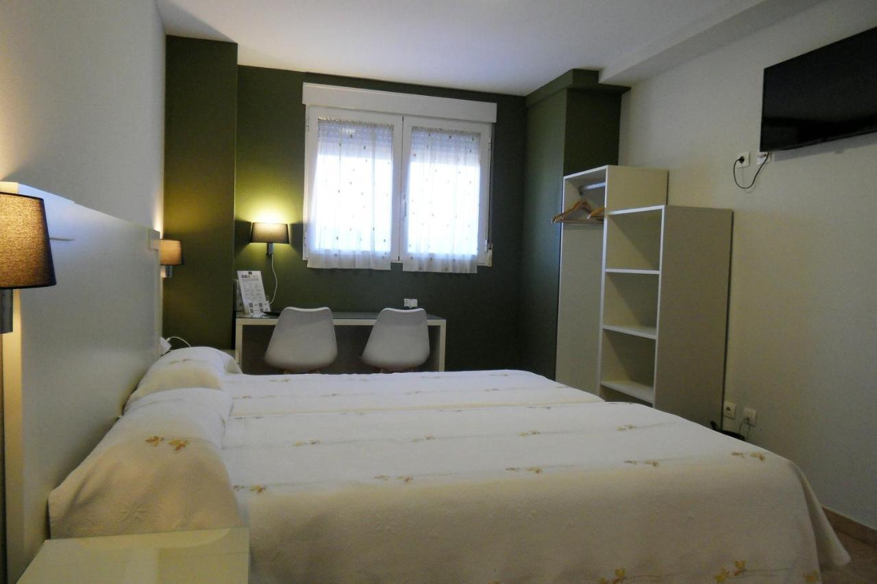 Hostal El Estudio Almansa Bagian luar foto