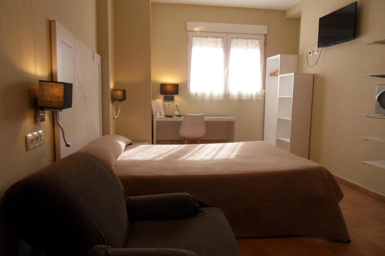 Hostal El Estudio Almansa Bagian luar foto