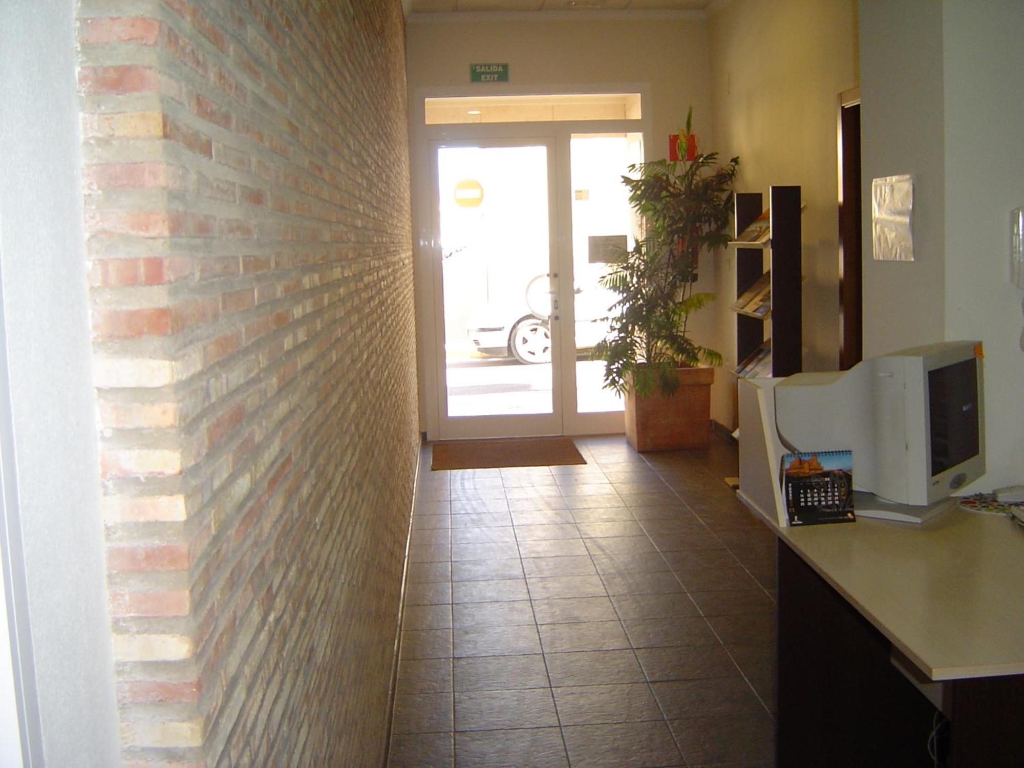 Hostal El Estudio Almansa Bagian luar foto