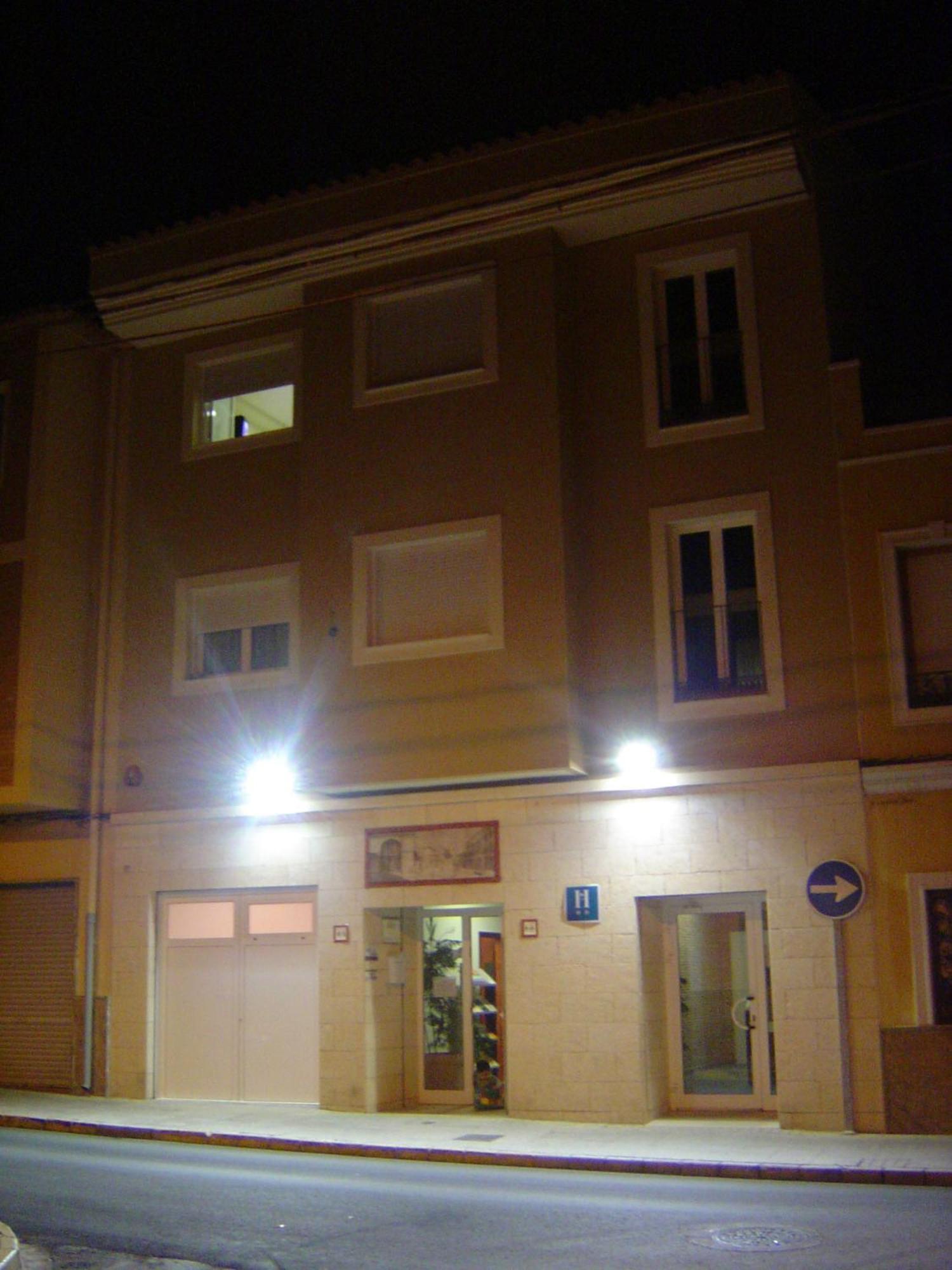 Hostal El Estudio Almansa Bagian luar foto
