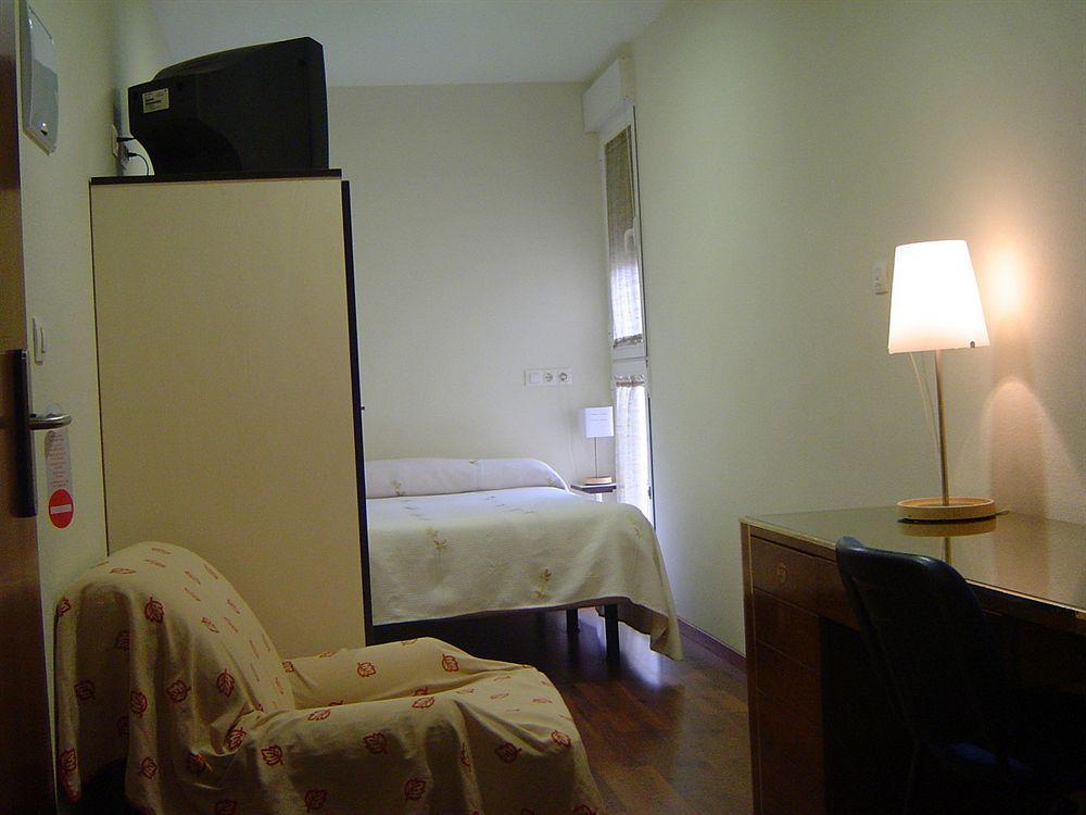 Hostal El Estudio Almansa Bagian luar foto