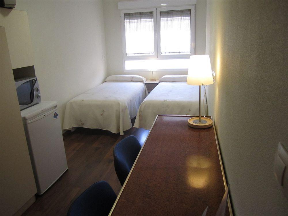 Hostal El Estudio Almansa Bagian luar foto