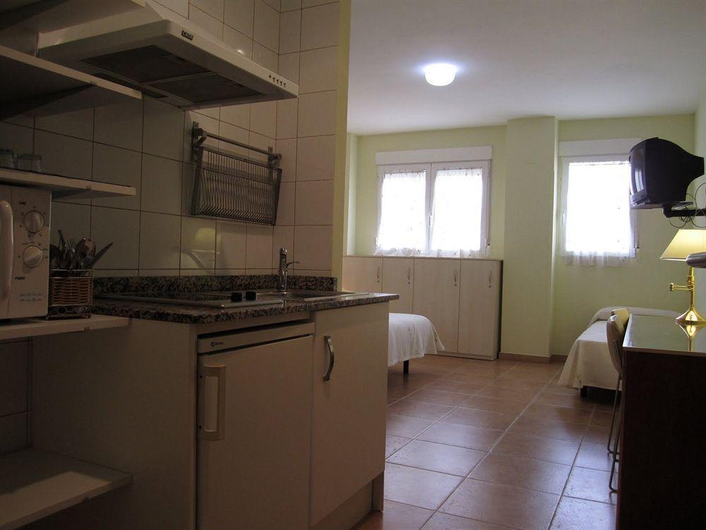 Hostal El Estudio Almansa Bagian luar foto