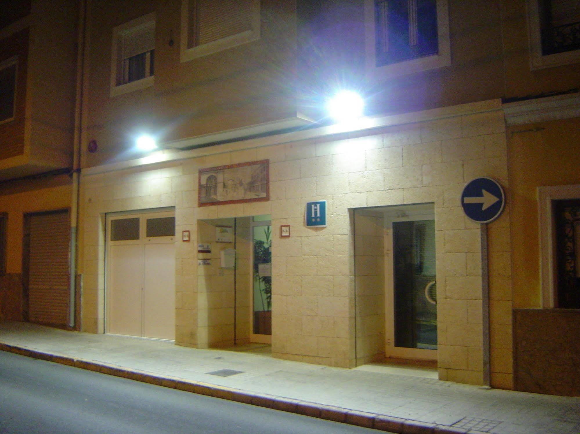 Hostal El Estudio Almansa Bagian luar foto