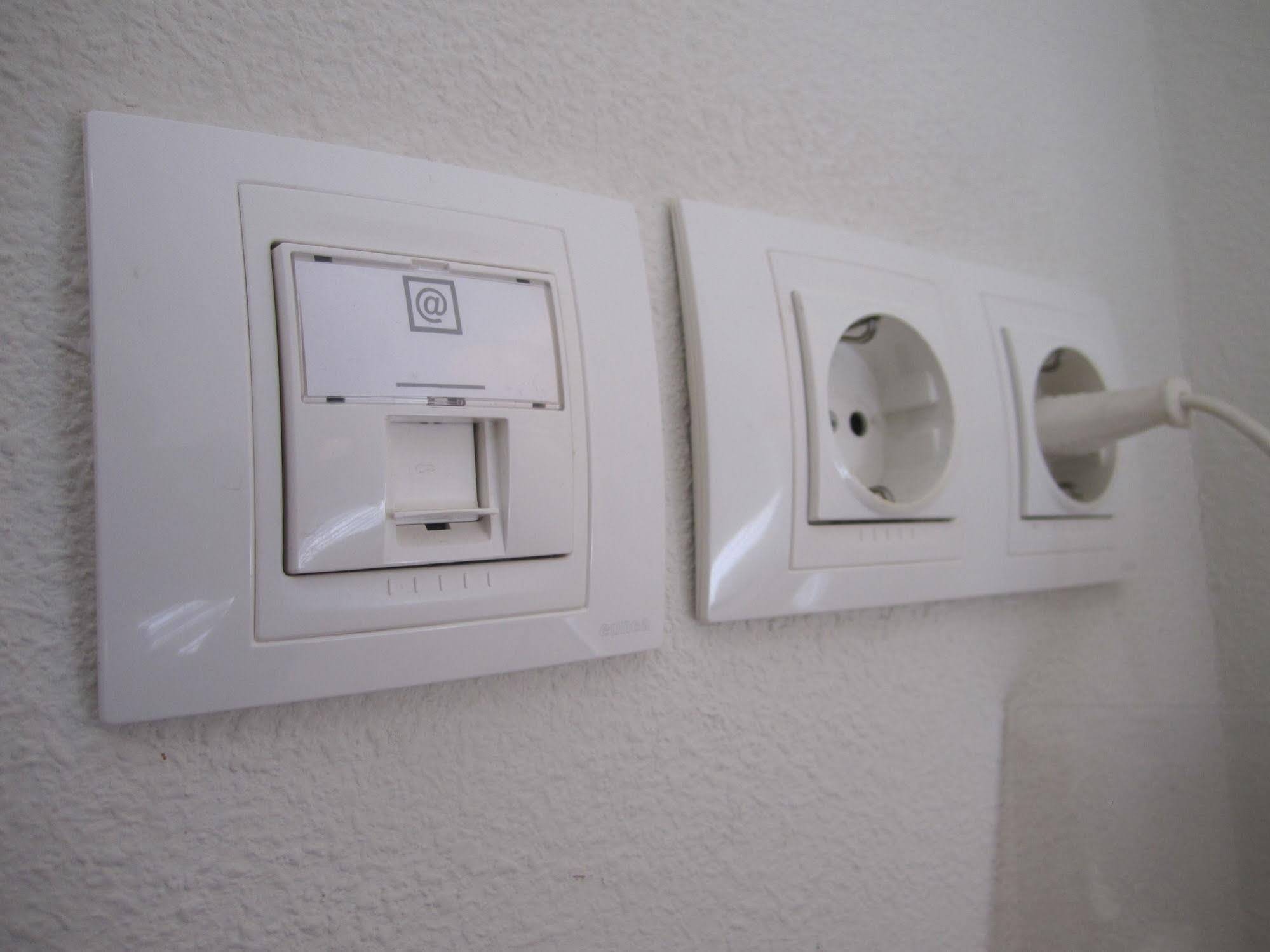 Hostal El Estudio Almansa Bagian luar foto