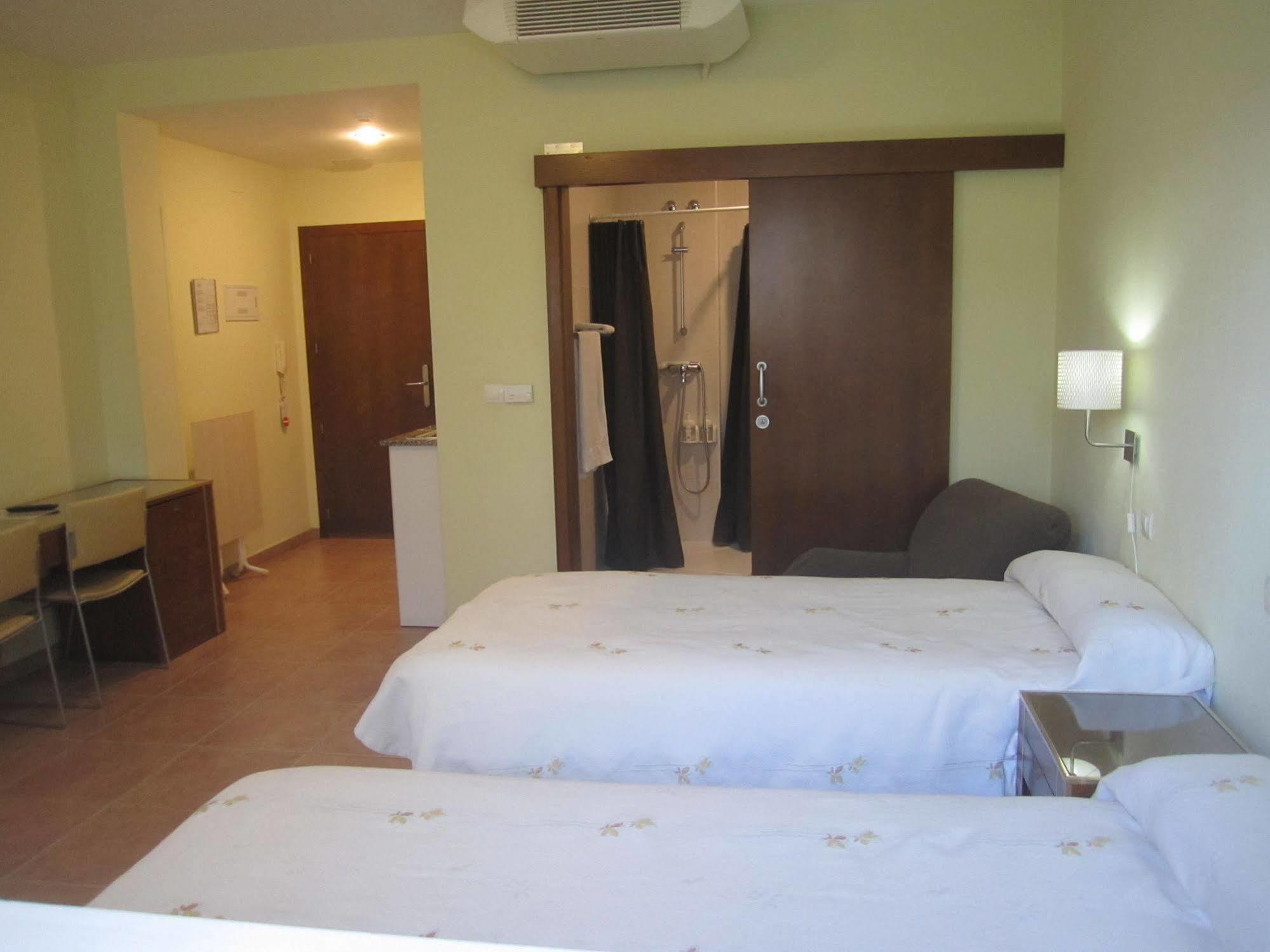 Hostal El Estudio Almansa Bagian luar foto