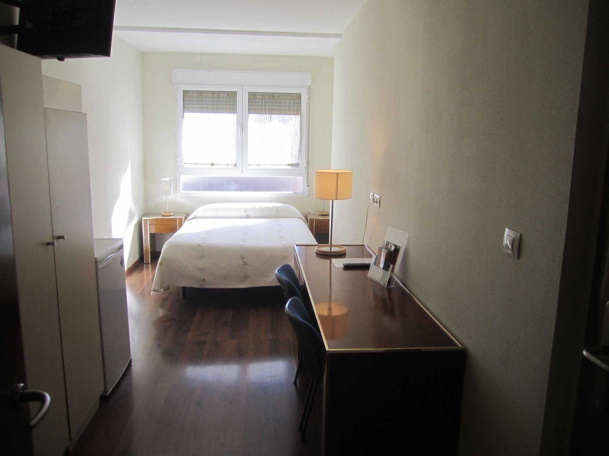 Hostal El Estudio Almansa Bagian luar foto