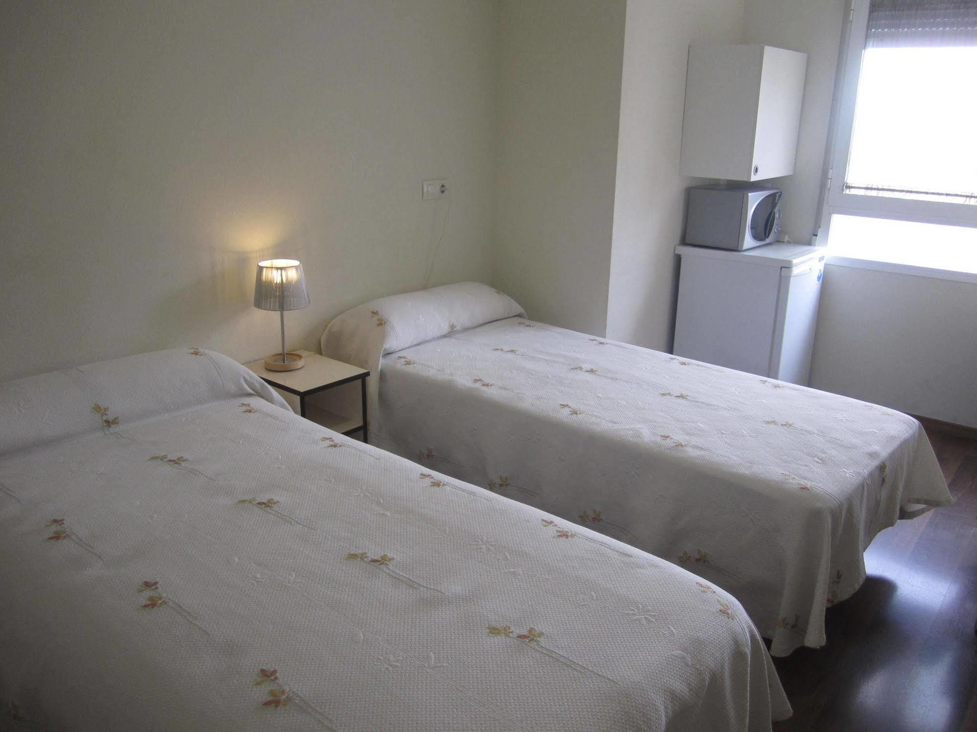 Hostal El Estudio Almansa Bagian luar foto